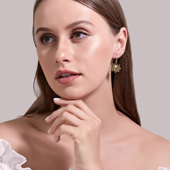 Ancient Aged Gold Celestial Crescent Moon & Sun Face Boho Dangle Earrings NEW - Picture 3 of 8